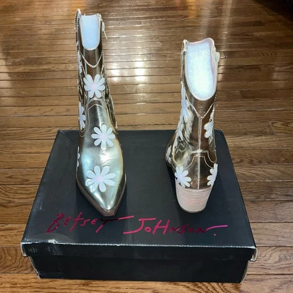 Betsy Johnson Leather Teddy Floral Western Boots Gold Women’s Size 8 NIB - Picture 5 of 12